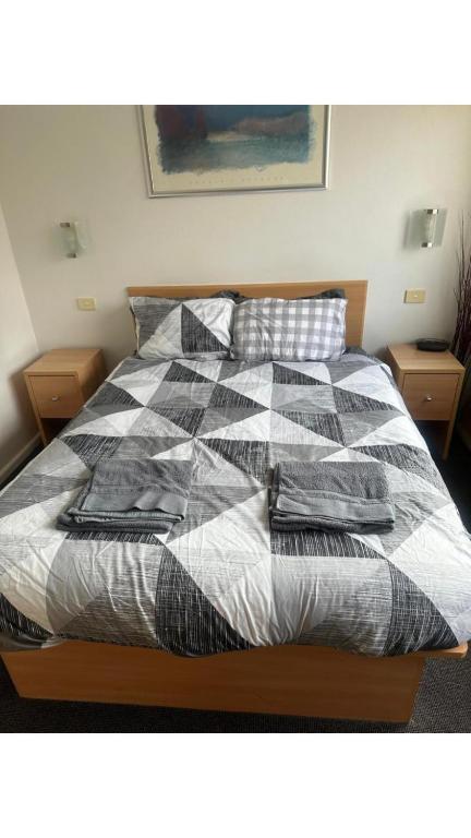 Acland Street Studio Apartment FREE PARKING - Foster Accommodation 0