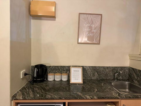 Acland Street Studio Apartment FREE PARKING - Foster Accommodation 3