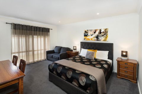 Addison Motor Inn - Foster Accommodation 1
