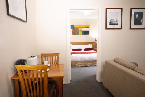 Admiralty Inn - Foster Accommodation 3