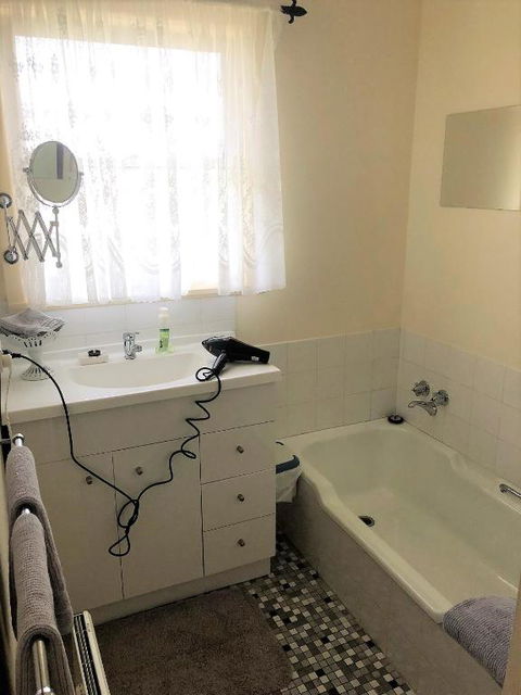 Admurraya House Bed & Breakfast - Foster Accommodation 4