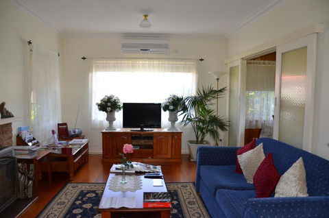 Admurraya House Bed & Breakfast - Foster Accommodation 1