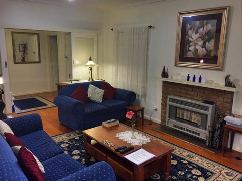 Admurraya House Bed & Breakfast - Foster Accommodation 0