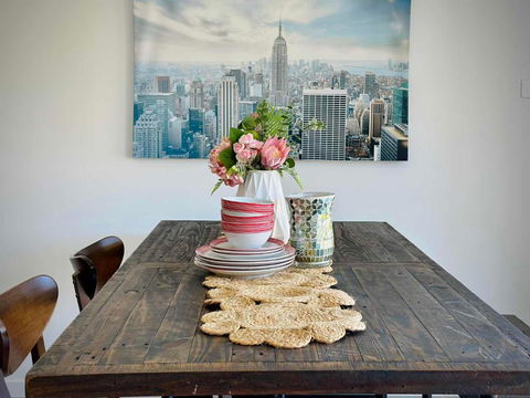 Adorable Modern 4 Br House WiFi & Parking - Foster Accommodation 2
