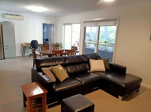 Adorable Private 2 Bedroom Guest Suite + Pool - Foster Accommodation 2