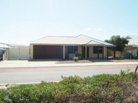 Adriana Retreat - Foster Accommodation 0