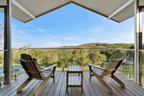 Affinity Luxury Studio With Spa And Amazing Views - Foster Accommodation 1
