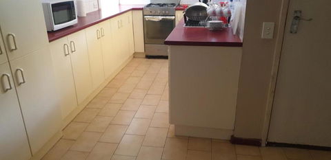 Affordable And Easy Access To Everything - Foster Accommodation 4