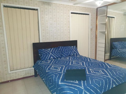 Affordable And Easy Access To Everything - Foster Accommodation 2
