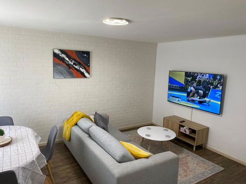 Affordable Inglewood Apartment+Pool - Foster Accommodation 0