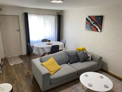 Affordable Inglewood Apartment+Pool - Foster Accommodation 3