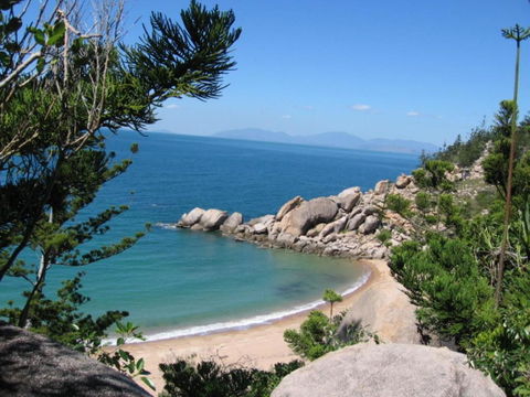 AFFORDABLE ISLAND ESCAPE! Queen Studio, Nelly Bay - Foster Accommodation 3