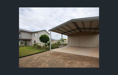 Agape Holiday Home With Pool Table ,NBN Internet - Foster Accommodation 2