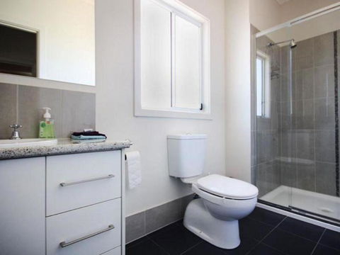 Agape Holiday Home With Pool Table ,NBN Internet - Foster Accommodation 3