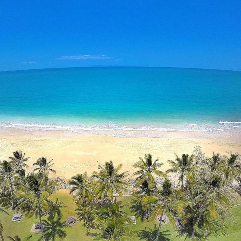 ABSOLUTE BEACH FRONT MACKAY - Blue Pacific - Foster Accommodation 1