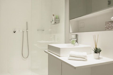 Absolute Collins Apartments - Foster Accommodation 3