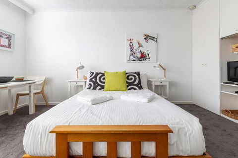 Acland Central Studio - A Cosy St Kilda Escape - Foster Accommodation 0