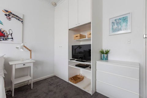 Acland Central Studio - A Cosy St Kilda Escape - Foster Accommodation 4