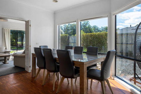 A Holiday Home For All Seasons - Modern, Peaceful, Family Friendly - Foster Accommodation 2