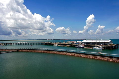 Absolute Waterfront - Tropical Sunrise Apartment Over The Water - Foster Accommodation 1