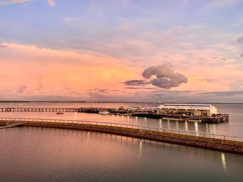 Absolute Waterfront - Tropical Sunrise Apartment Over The Water - Foster Accommodation 0