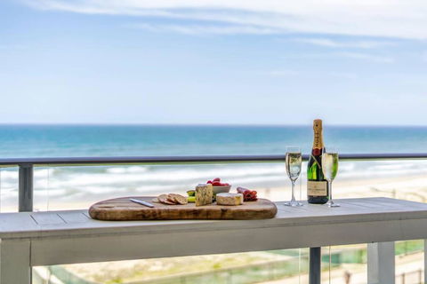 Absolute Beachfront Apartment 3B Pool Spa - Foster Accommodation 3