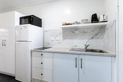 Aaron Motel - Foster Accommodation 4