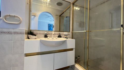 A Minutes Walk To The Beach! - Foster Accommodation 2