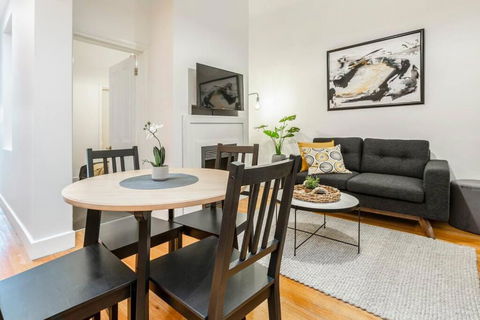A Carlton Classic - Quaint Inner-City Getaway - Foster Accommodation 0