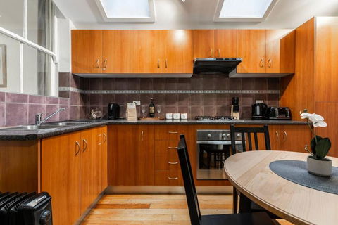 A Carlton Classic - Quaint Inner-City Getaway - Foster Accommodation 2