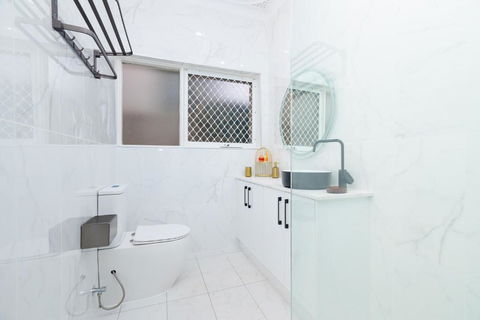Adelaide Escape And Business-3Bath Full Kitchen Fast Wifi 3TV-for Large Families And Group - Foster Accommodation 4
