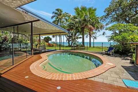 Absolute Beachfront House With Private Pool - Foster Accommodation 3
