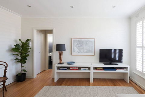 A Touch Of Tuscan Charm Off Toorak Road - Foster Accommodation 3