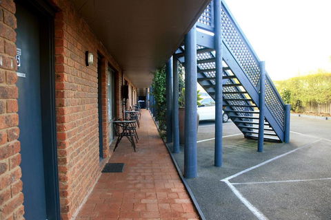 Admiral Motor Inn - Foster Accommodation 4