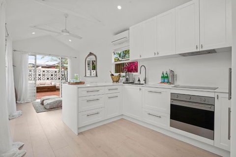 A Perfect Stay - The Boat House - Foster Accommodation 4