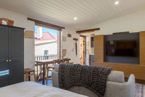 A Romantic Uraidla Studio - Foster Accommodation 1