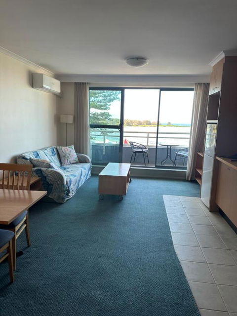 A-The Entrance Private Water Front 1 Bedroom Appartment At The Oaks - Foster Accommodation 3