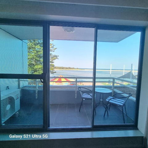 A-The Entrance Private Water Front 1 Bedroom Appartment At The Oaks - Foster Accommodation 2