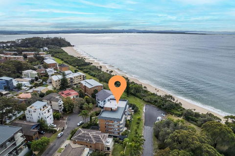 Albacore 3 Waterfront Pool Lift And Views - Foster Accommodation 1