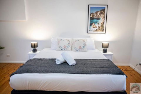 Aircabin - Beecroft - Sydney - 3 Bed Holiday House - Foster Accommodation 1