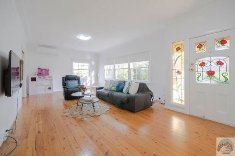 Aircabin - Beecroft - Sydney - 3 Bed Holiday House - Foster Accommodation 2