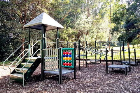 Aircabin - Beecroft - Sydney - 3 Bed Holiday House - Foster Accommodation 4