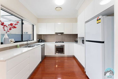 Aircabin - Carlingford - Sydney - 4 Beds House - Foster Accommodation 1