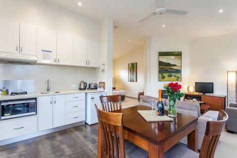 Aireys Inlet Getaway - Foster Accommodation 1