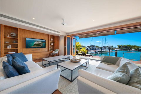 Airlie Beach Marina-Front Luxury At 10 The Cove - Foster Accommodation 0