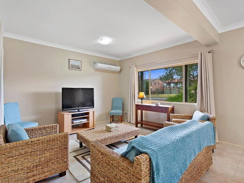 Ajax Avenue 6 - Foster Accommodation 0