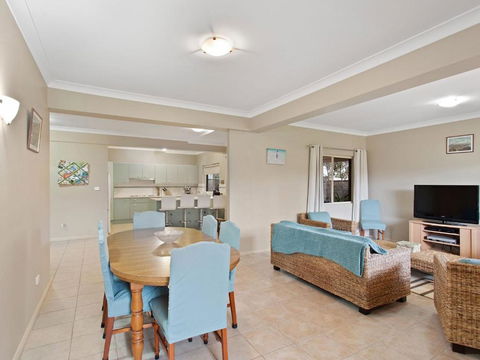 Ajax Avenue 6 - Foster Accommodation 1