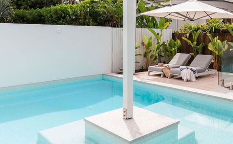 AL Sole - 4 Bedrooms - Pool - Location - Foster Accommodation 1