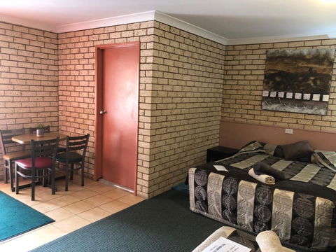 Alamo Motor Inn - Foster Accommodation 3