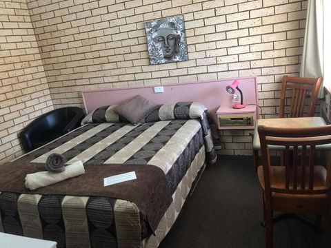 Alamo Motor Inn - Foster Accommodation 1
